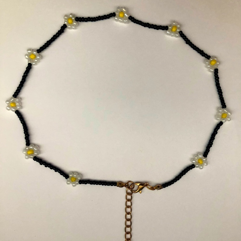 SHEIN Adorable Black Daisy Necklace
